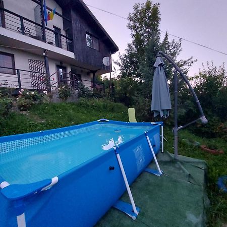 Casuta Cu Trandafiri Slănic Exterior foto