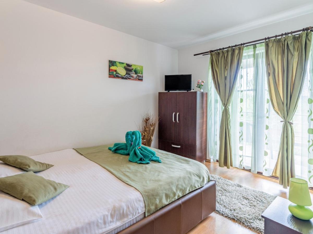 Casuta Cu Trandafiri Slănic Exterior foto