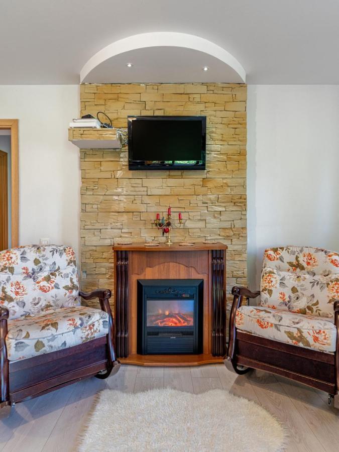 Casuta Cu Trandafiri Slănic Exterior foto