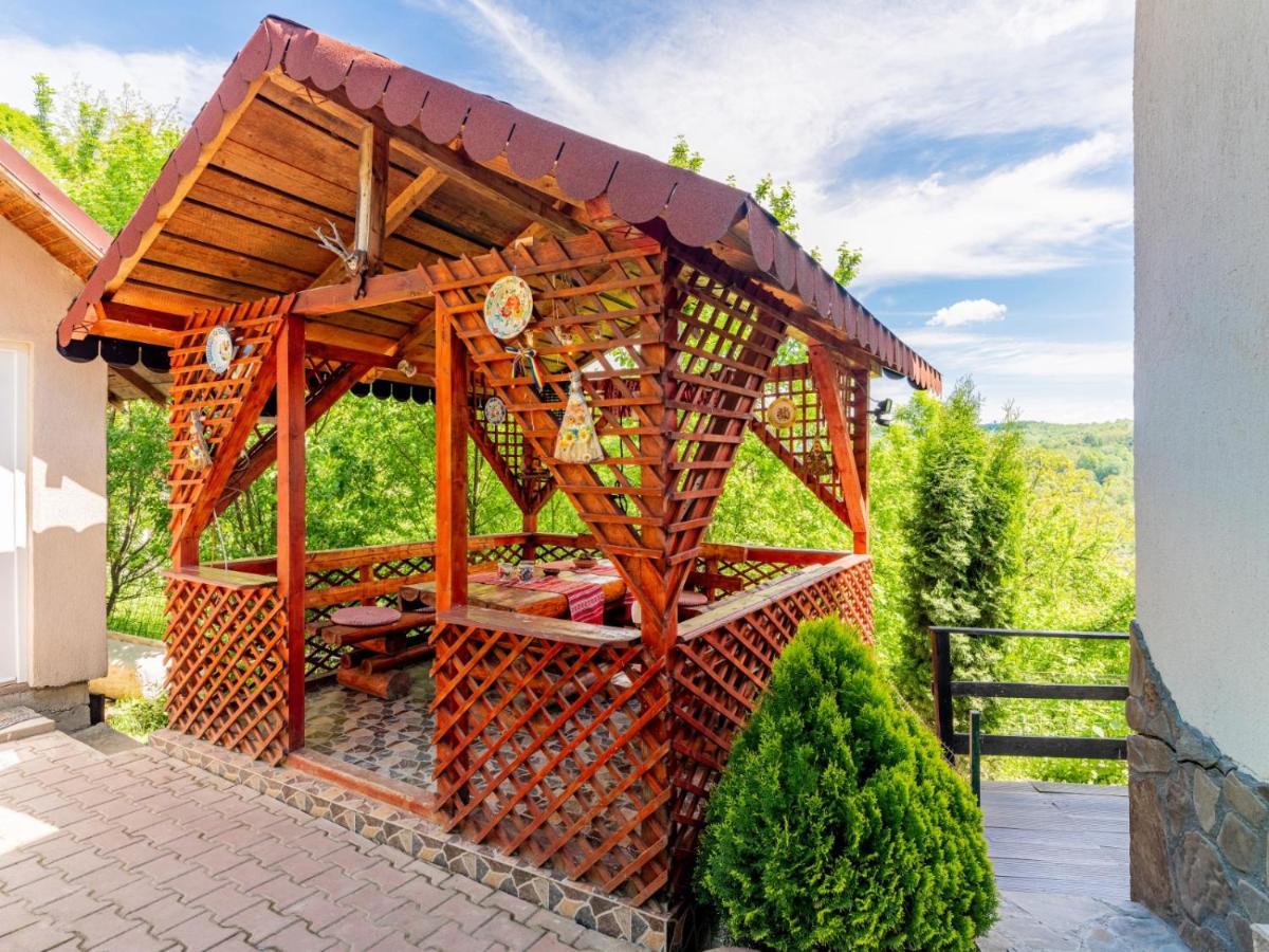Casuta Cu Trandafiri Slănic Exterior foto