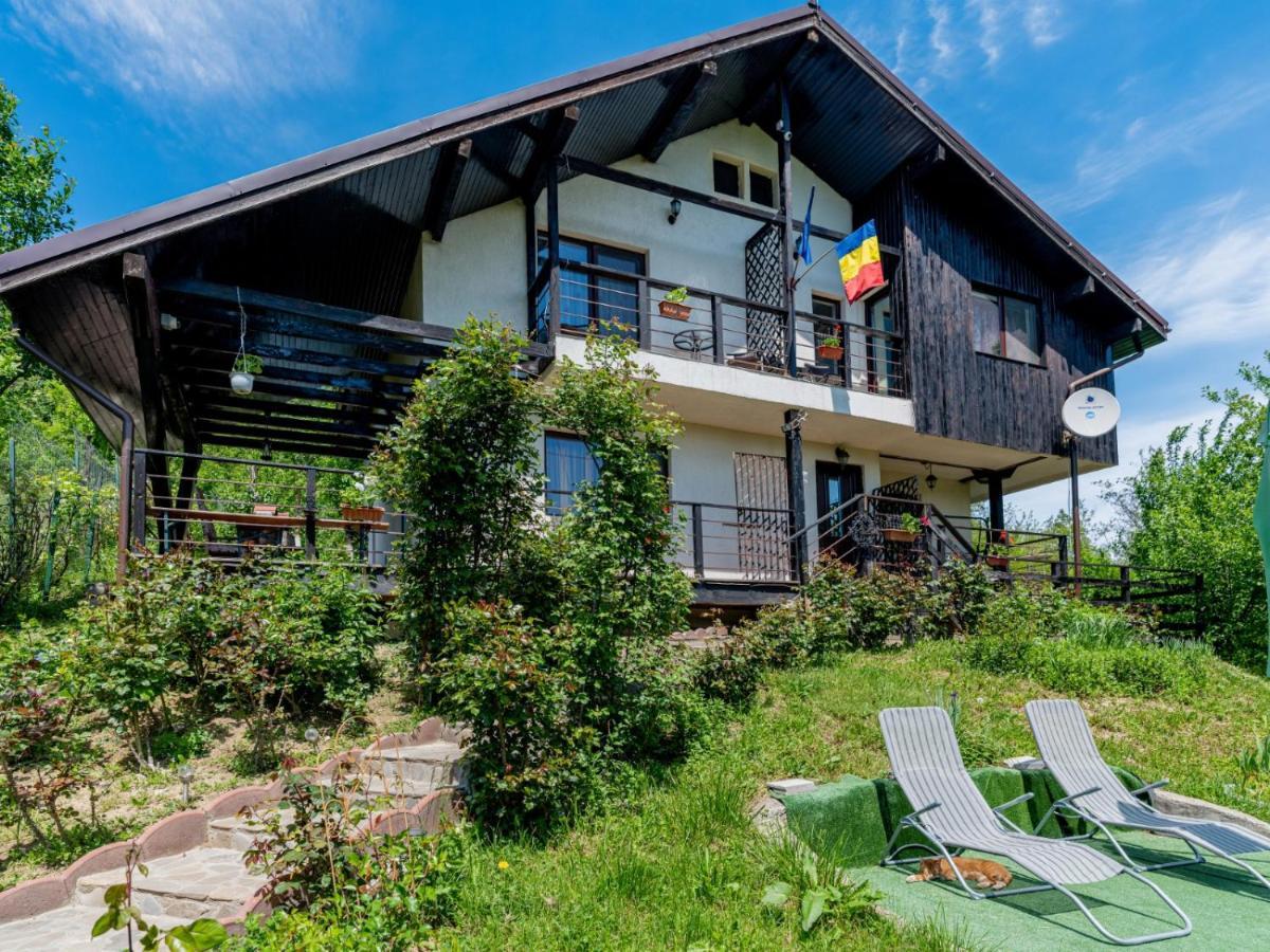 Casuta Cu Trandafiri Slănic Exterior foto
