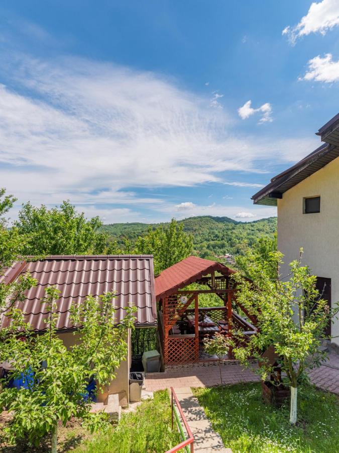 Casuta Cu Trandafiri Slănic Exterior foto