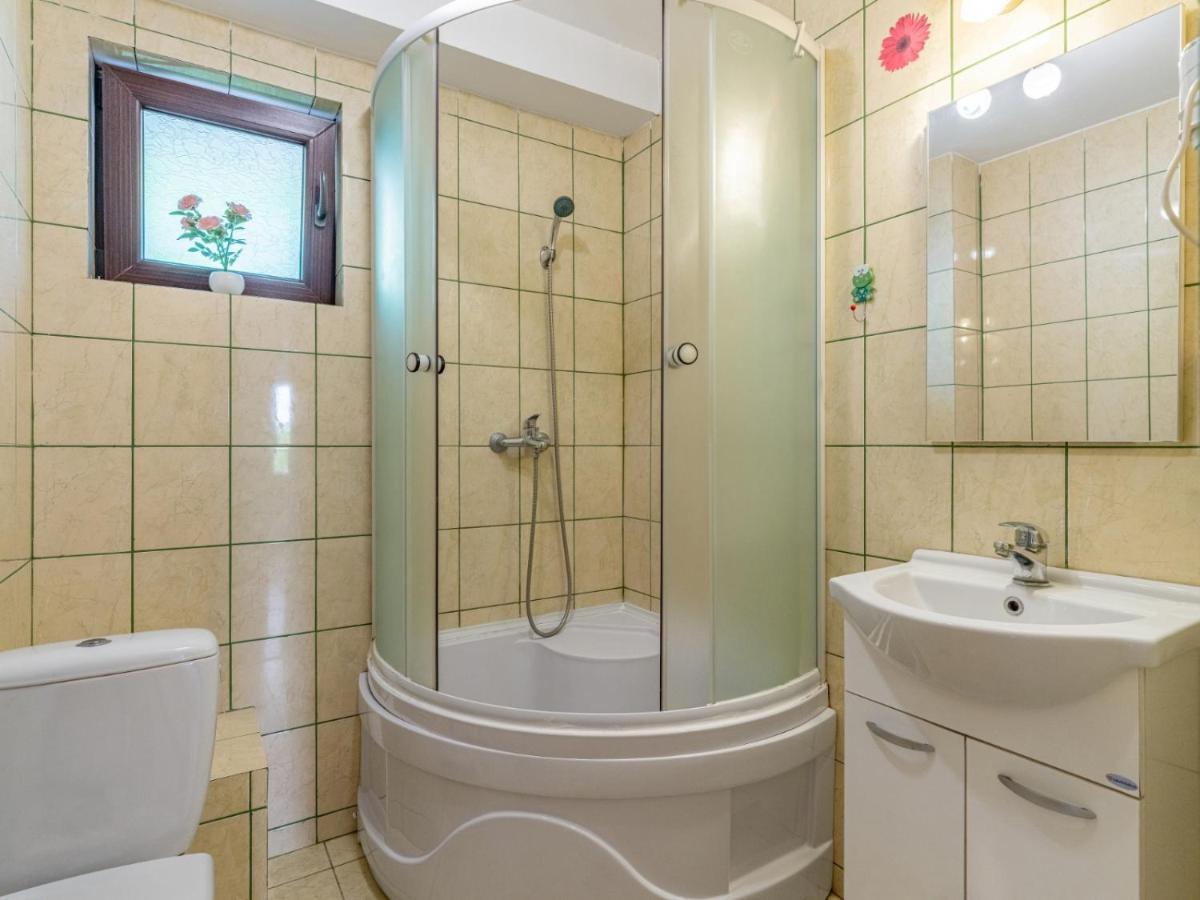 Casuta Cu Trandafiri Slănic Exterior foto