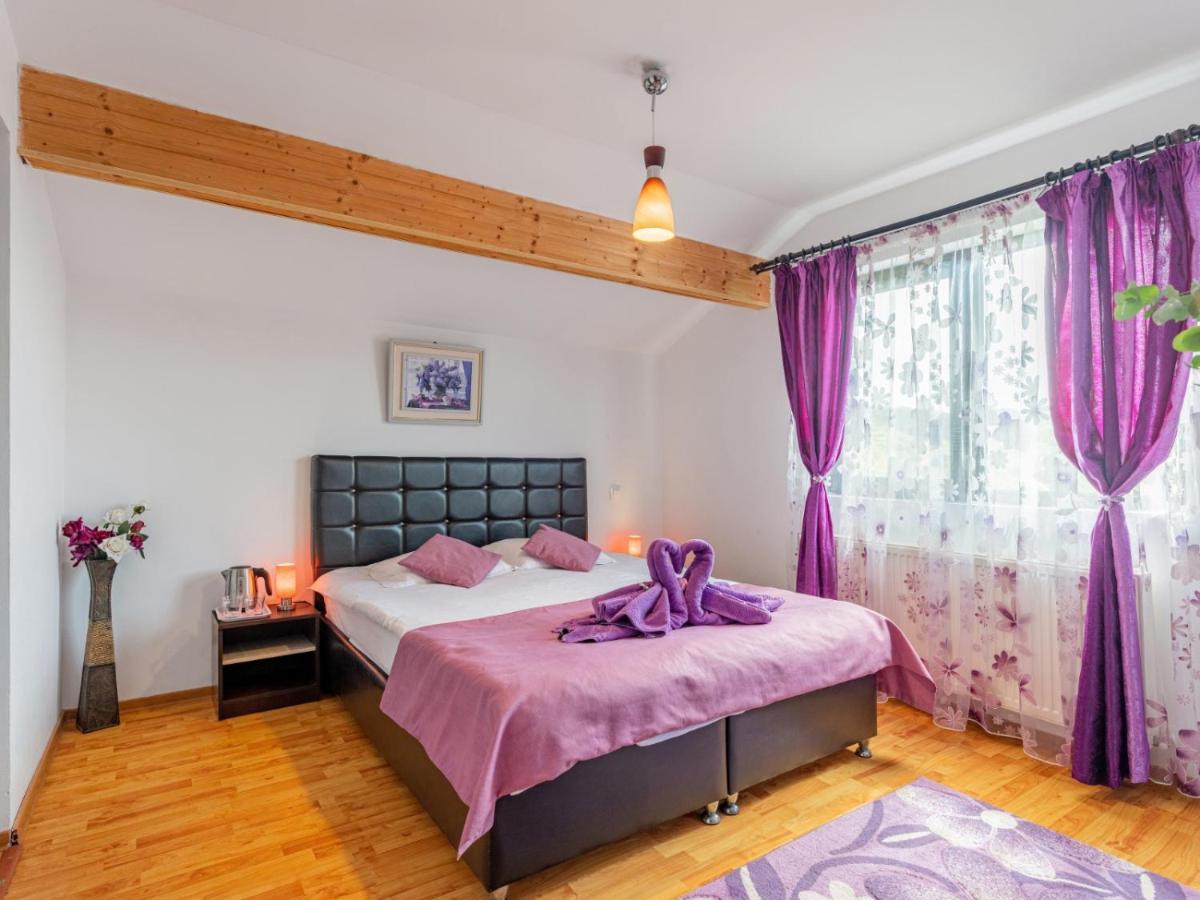 Casuta Cu Trandafiri Slănic Exterior foto